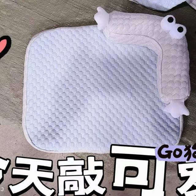 冰豆豆猫咪大眼萌怪獸涼感靠墊猫窩狗窩猫墊子狗狗沙發寵物狗墊子