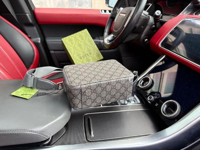 高端货‼️ 新款 “Door/迪奥”双肩包💼 DIOR迪奥 可调节肩带翻盖