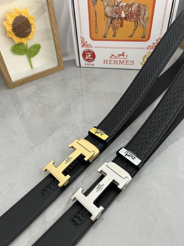 证真皮，24K纯钢扣，专柜原单品质、做工精细，时尚大牌，送人自用首选