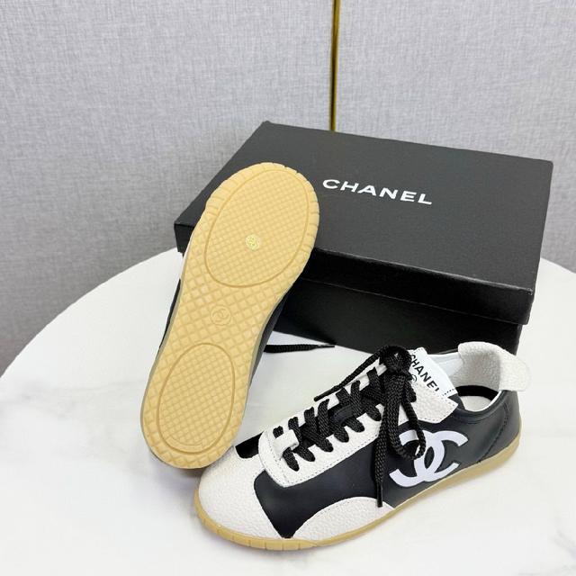 利落线条勾勒出法式摩登 踮脚夹脚版型贴合足型