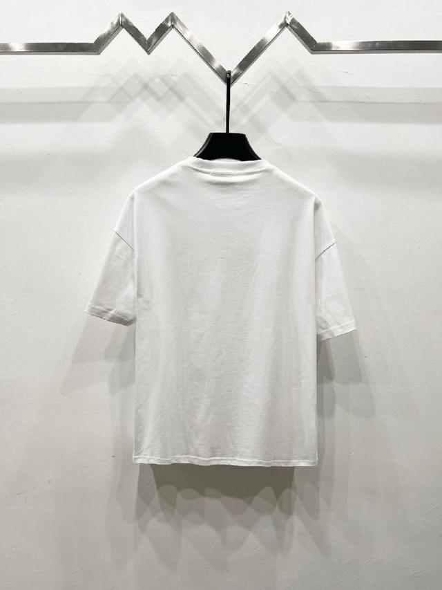 法国路威酩轩集团-LVMH旗下品牌，著名奢侈品箱包和