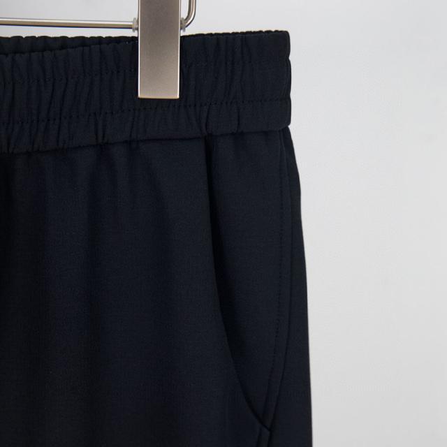 本款长袖上衣选用柔软棉质法兰绒重