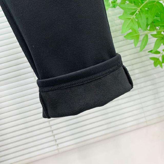 新品】新款休闲裤卫裤，裤身上刺绣标志性品牌标识