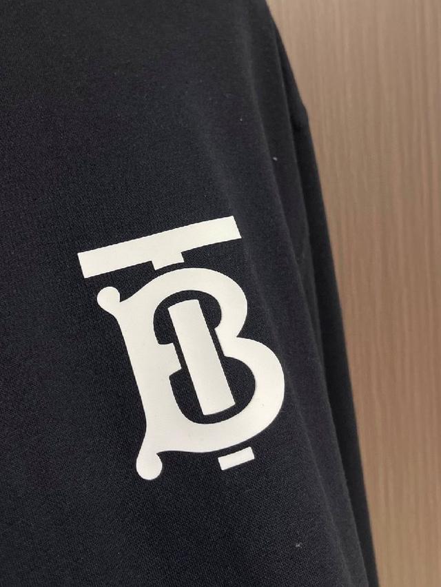 男士胸前法郎金属三角标logo中高领长袖T恤打底衫。