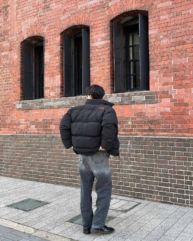 整件衣服完全塞的满满当当  冬日站在大雪中也完全没有感觉