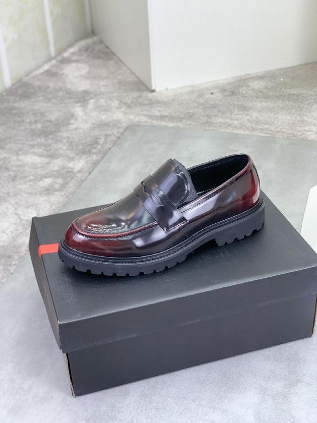 怎么搭配都好看，时髦精必备，香奈儿女士钟爱简约又难