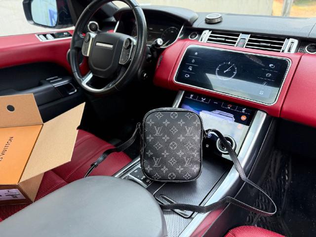 M26434 LOUIS VUITTON 品牌徽标印花设计 涂层帆布