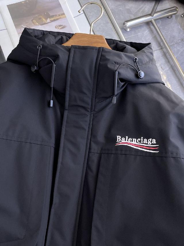 新款羽绒服。这款号称羽绒服届最贵的，全部90绒的