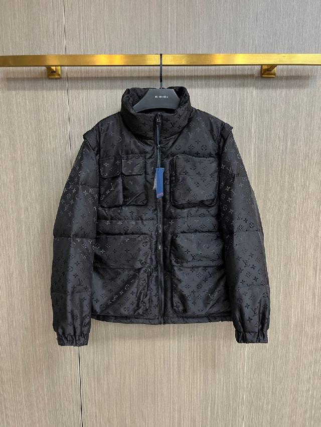 2025春冬新款羽绒服。这款号称羽绒服届最贵的，全部90绒的