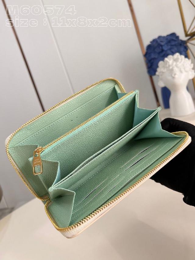 Zippy拉链包💌作为路易威登代表性作品之一，此款 Zippy