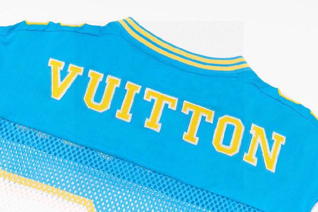 面料采用定制奢密双纱全棉平纹绸 手感柔软 舒适贴肤 以高级灰为主色调