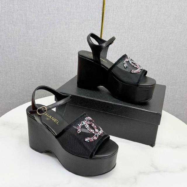 专柜同步 专柜非常火爆 非常难买的一款鞋 全网最火的厚底熊猫鞋