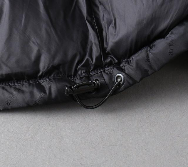 款羽绒服。这款号称羽绒服届最贵的，全部90绒的