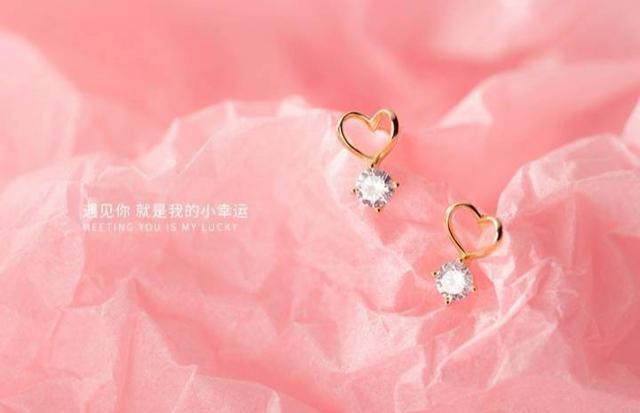 預購 香港日韓系精品 簡約單鑽鏤空愛心甜美耳環-7/2號中午12點結單