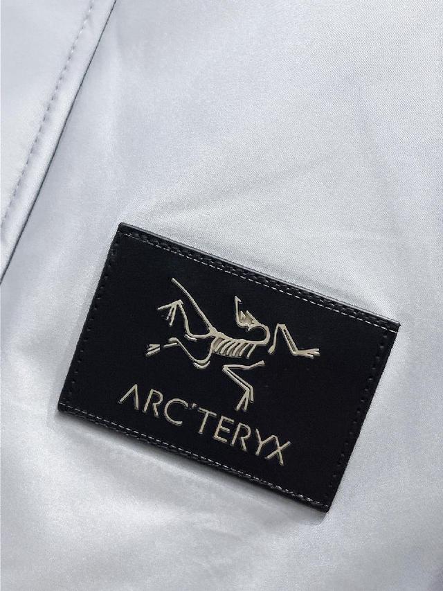 官网款2025秋冬新款羽绒服。这款号称羽绒服届最高端的