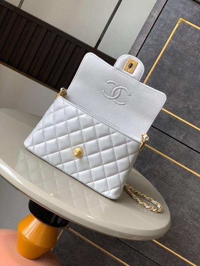 25P春夏黑金Kelly包，实物真的很美、很复古，包底跟