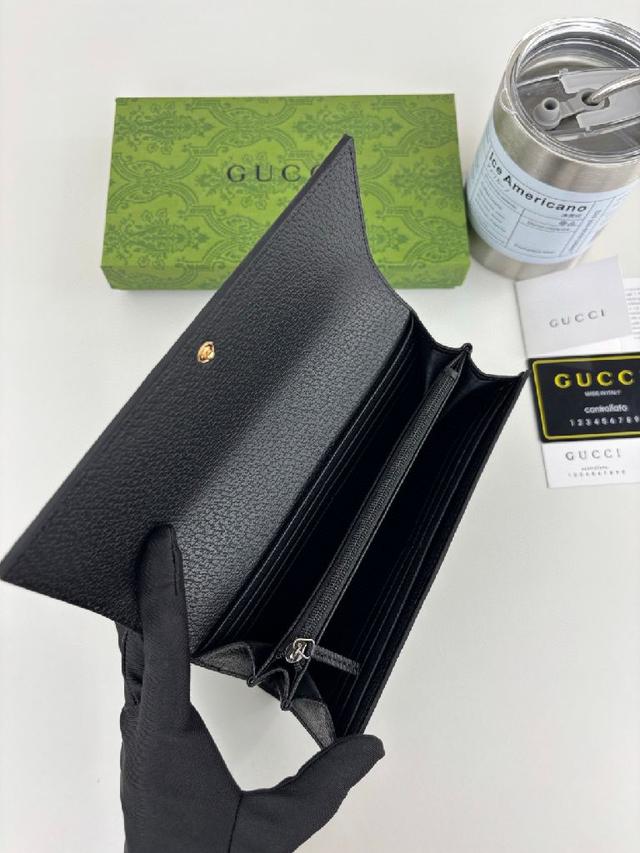 采用GG Supreme 猪纹皮 配以标志性双G 五金唛头，