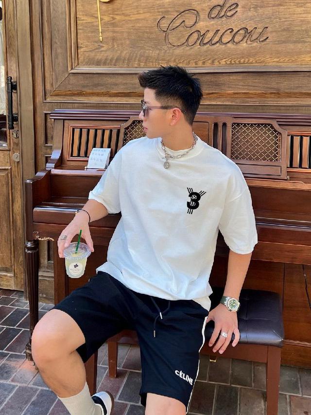 巴宝莉 新款字母印花双层重工短袖T桖  字母图案不管是T桖