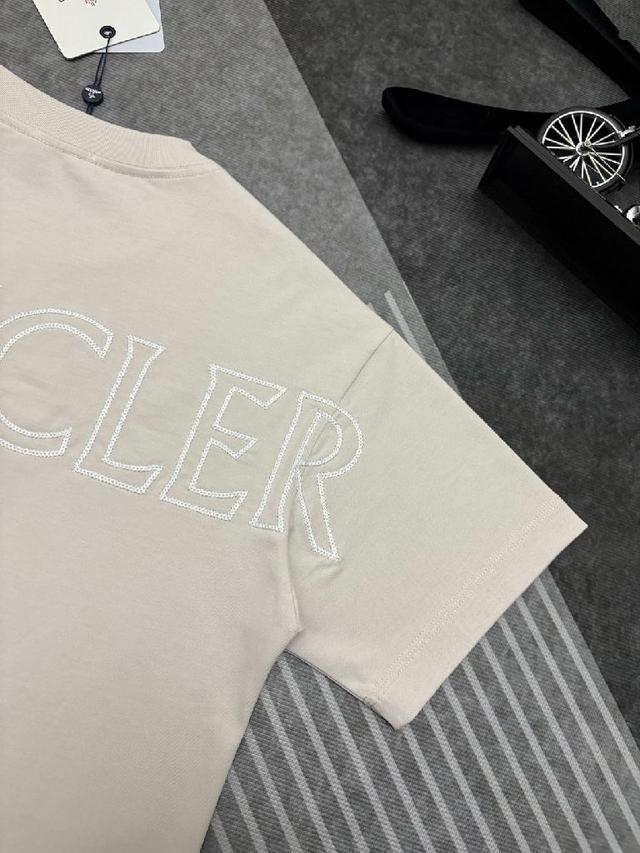 高支高密双纱300克超舒适纯棉面料，整体的触感舒适，亲肤效果也是极佳