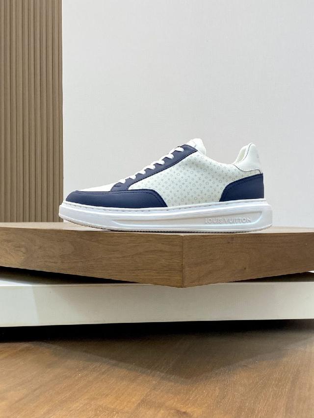 新品男士高端休闲运动鞋，选用进口头层牛皮丝印品牌lougou