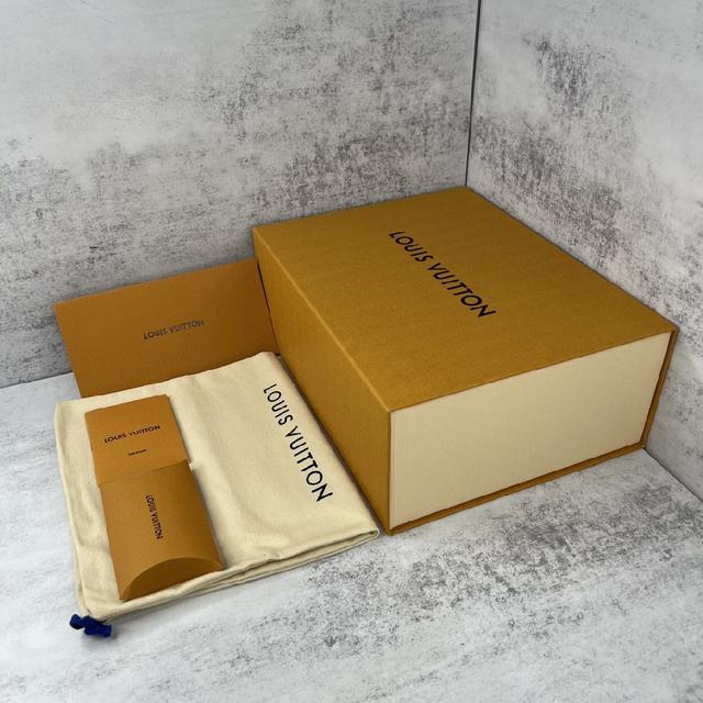Louis*Vuitto* LV Trainer 最新走秀款 大底和面料私模
