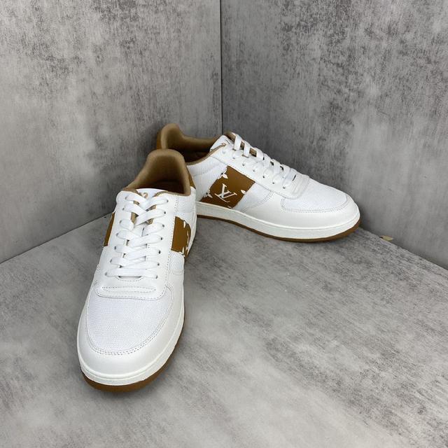 Louis Vuitton 23ss Rivoli 运动鞋为柔软牛皮革压印经典