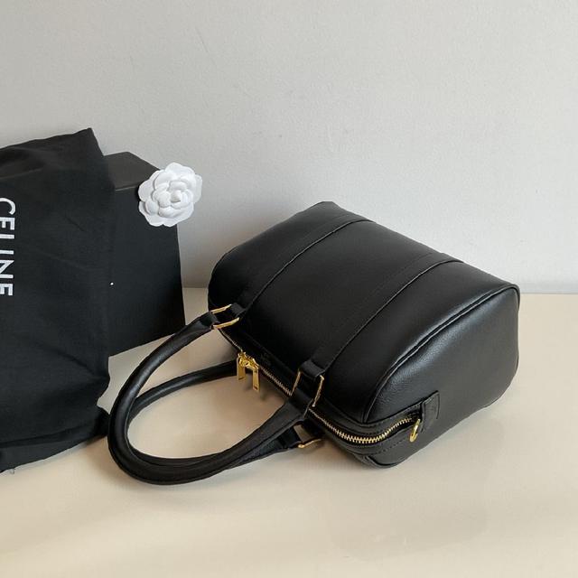 Cel新品 凯旋门小号波士顿枕头包出皮质和织物材质啦!，皮质和织物材质