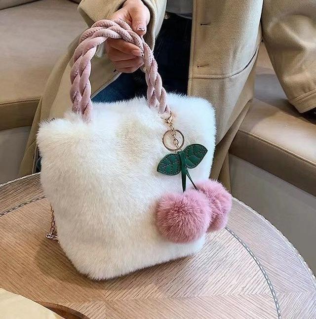 秋冬韓系櫻桃毛絨小方包(預購)