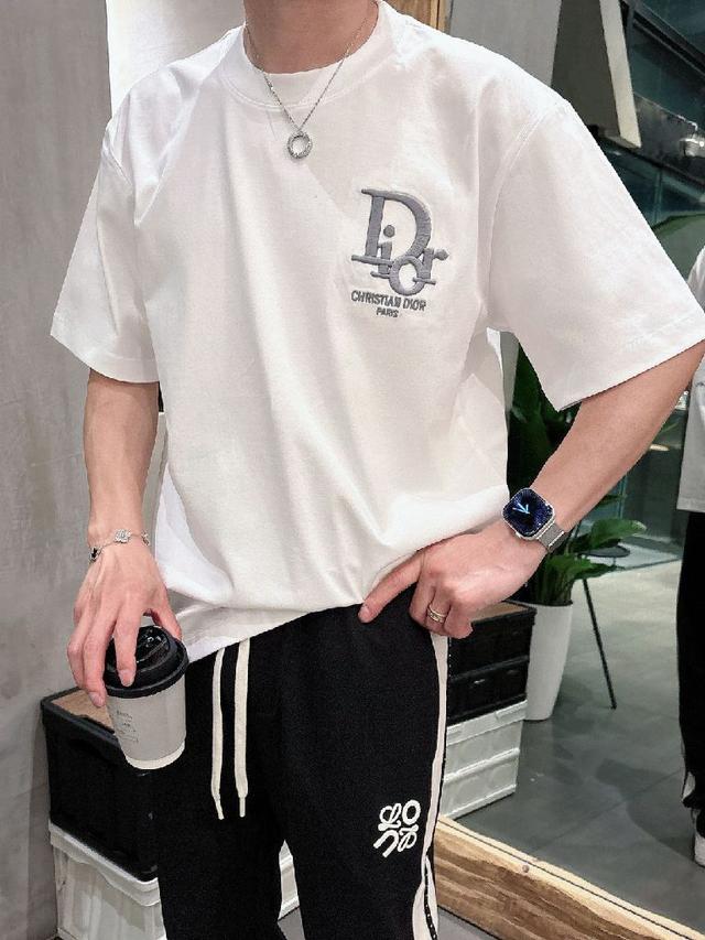 路易威登 新款字母印花双层重工短袖T桖  字母图案不管是T桖