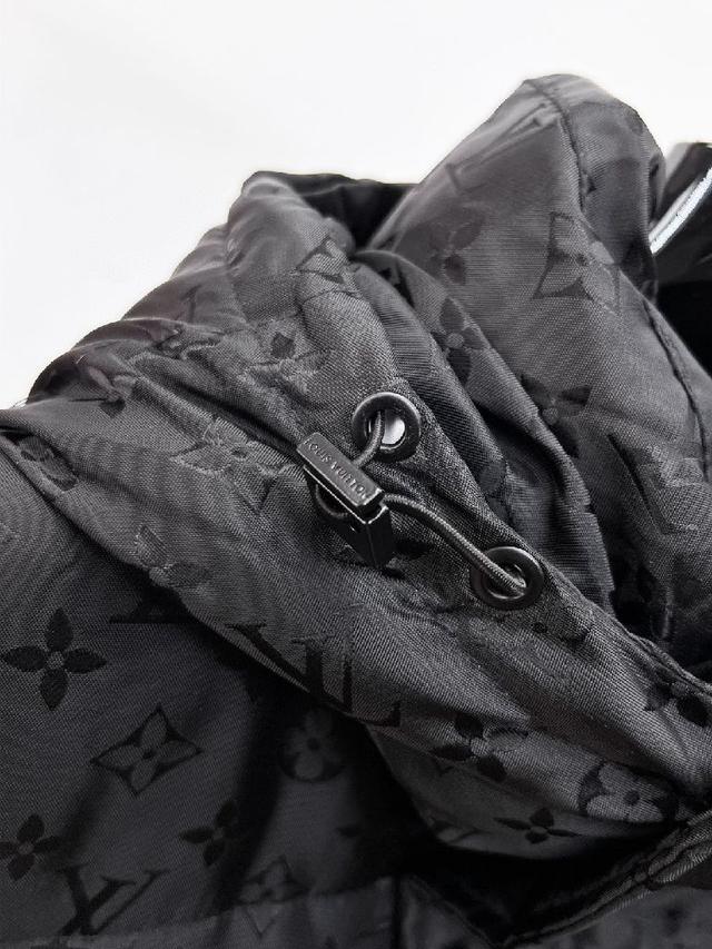 2025秋冬新款羽绒服。这款号称羽绒服届最贵的，全部90绒的