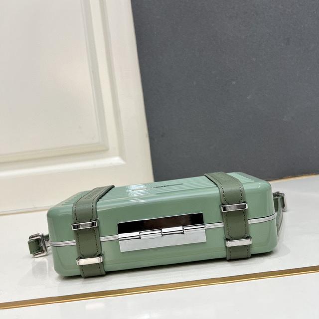 感觉档次又提高了一个度，尤其是实物小盒子采用了