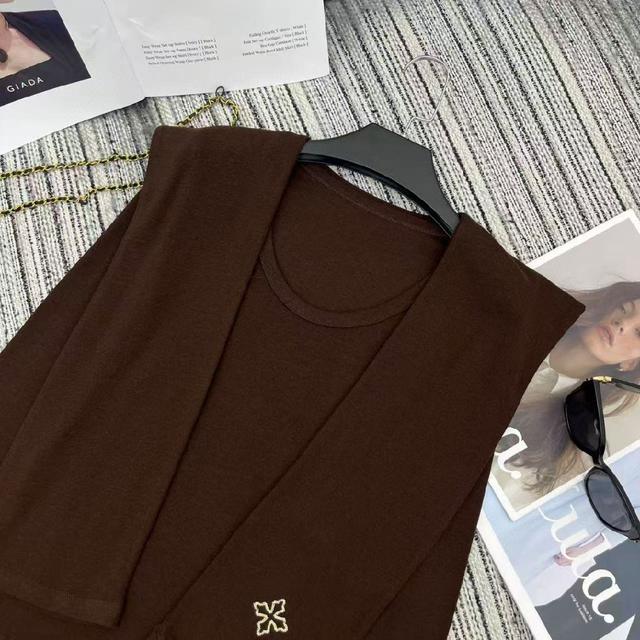 25年早秋系列 克罗*新款十字架刺绣披肩三件套裙 三