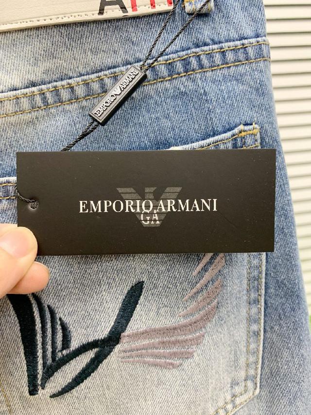 对于它的实穿性不得不竖起一个大拇指了，版型／细节设计没得挑