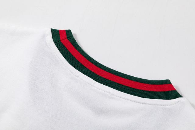 刺绣小字母logo圆领拼接短袖，高克重原版洗水面料