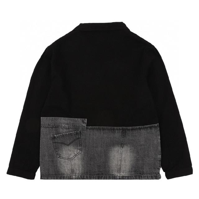 共同打造设计以品牌擅长的创意手法 重新解构并重塑了运动经典服饰元素