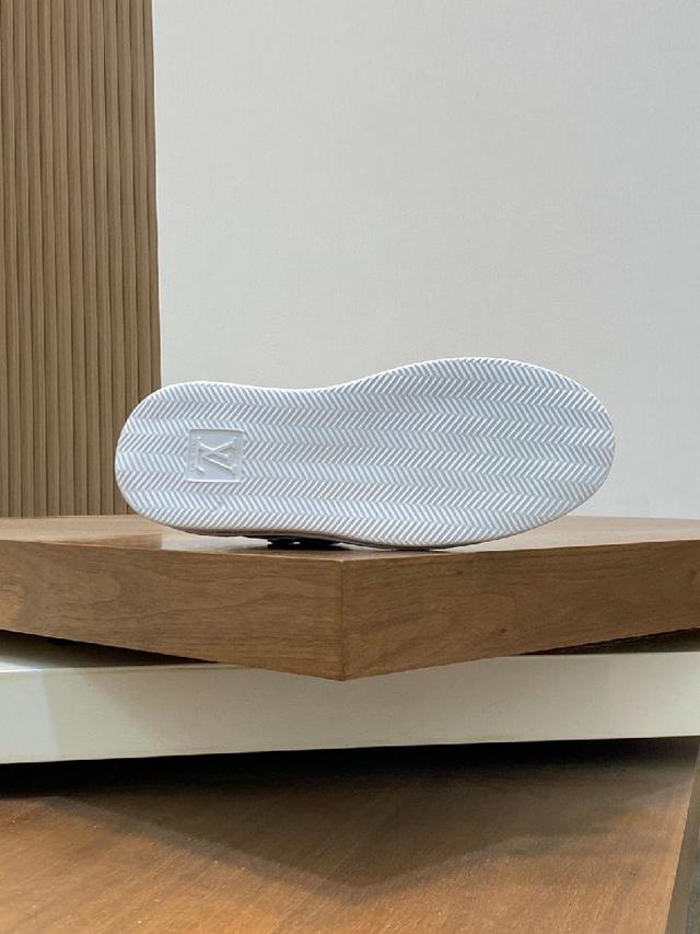 顶级代购🇮🇹 路 炸街男神爆款运动板鞋专柜同步