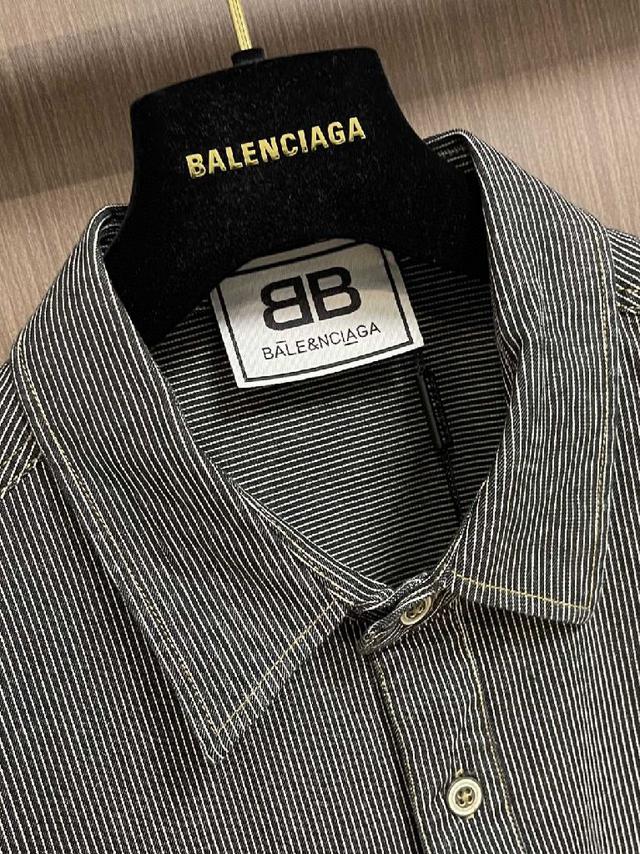 BALENCIAGA，胸口logo标识衬衫
