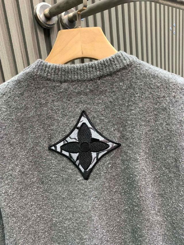 款式：LV路易威登25秀款棋盘针织长袖毛衣