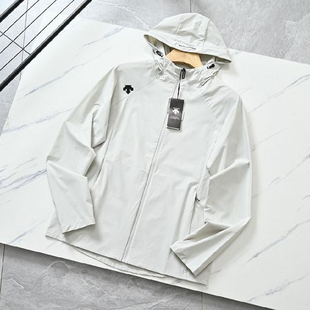 DESCENTE迪桑特户外休闲运动速干弹力长袖打底 运动健身训练跑步长袖T恤