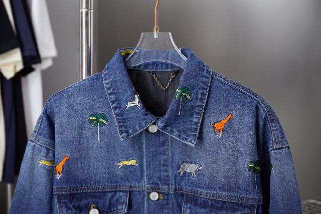 面料：采用380克双股毛圈。螺纹搭配420克双纱。刺绣工艺3D立体刺绣