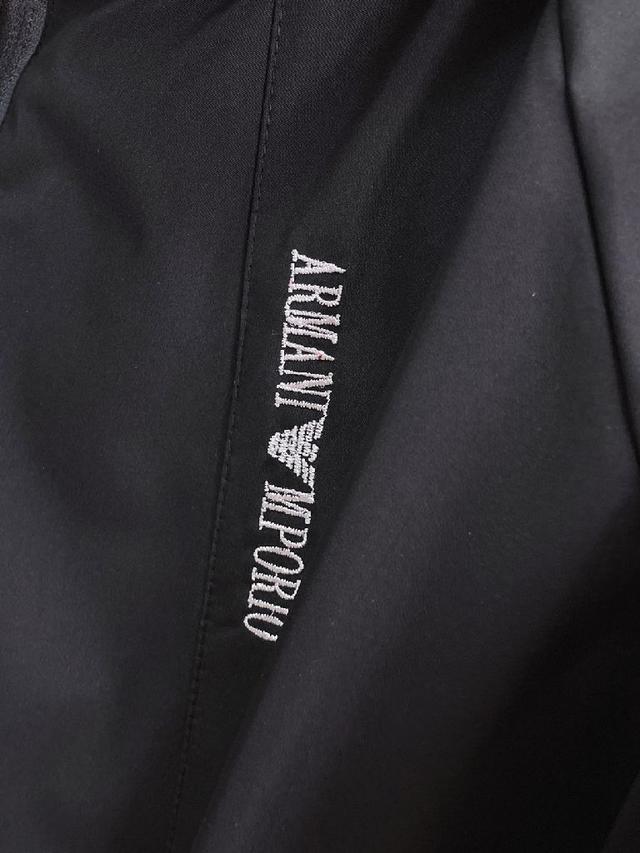 官网款新款羽绒服。这款号称羽绒服届最高端的，全部90绒的
