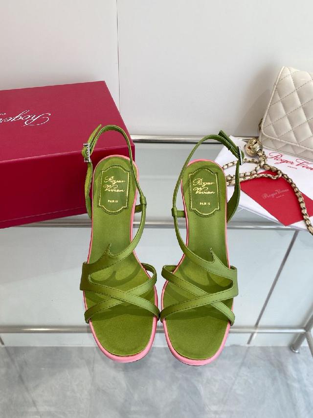 Roger Vivi   SS26早春新款凉鞋