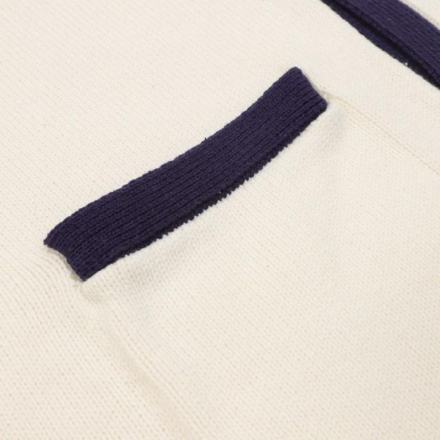 本款圆领衫出自L Seo Bo系列，以3D提花图案致意艺术家的绘画作品