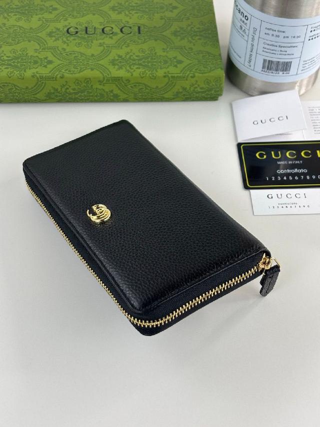 加深了隐蔽的标志感性的G，与原有颜色组合搭配独特的变形，