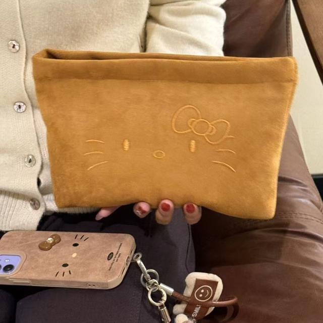 新款kitty麂皮刺繡化妝包(預購)