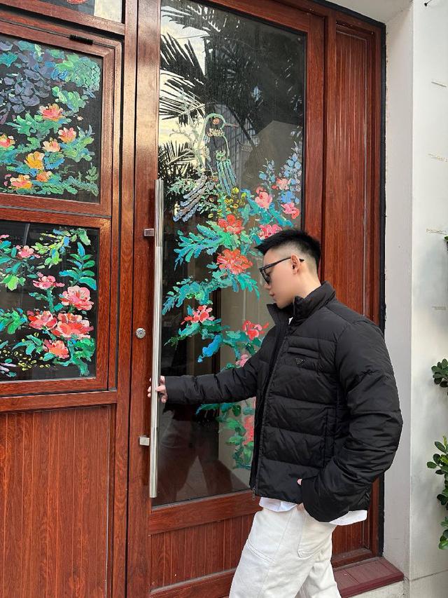 定制超密圆孔梭织料 （经防泼水处理）呈现哑光微肌理 使用新国标90白鸭绒