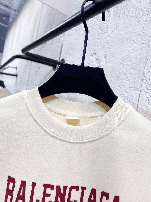 品牌元素设计理念，体现高品质。手感细腻柔软！呈现休闲裁剪