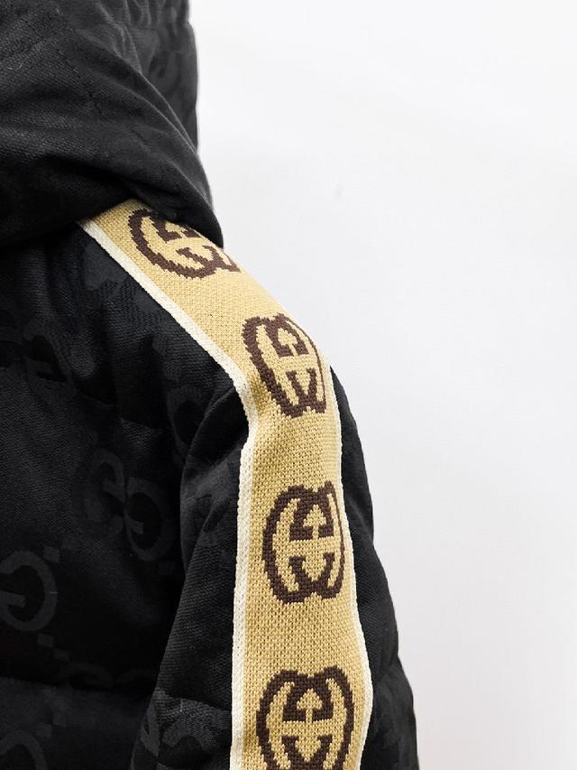 2025秋冬新款羽绒服。这款号称羽绒服届最贵的，全部90绒的