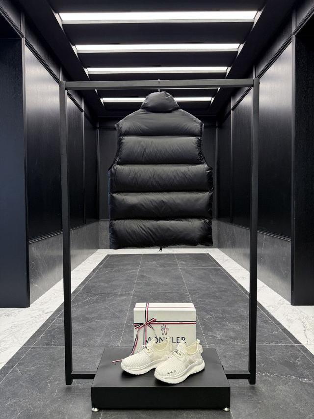 Moncler盟可睐  Sumido男士立领羽绒马甲 黑色(棕色标)