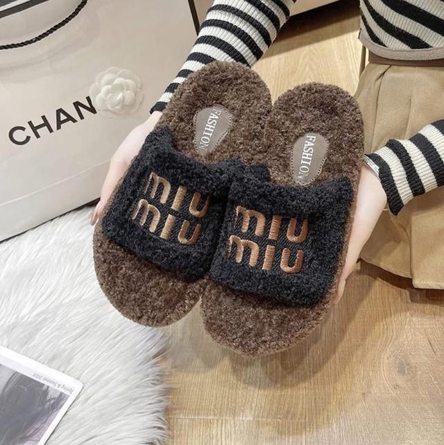 Miumiu冬季羊羔絨厚底毛毛拖鞋